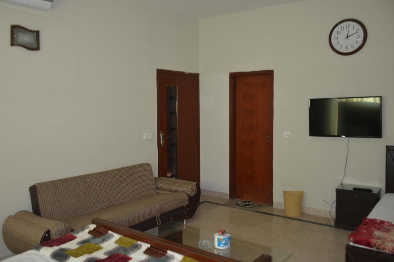 The Travelers Den Islamabad Exterior foto