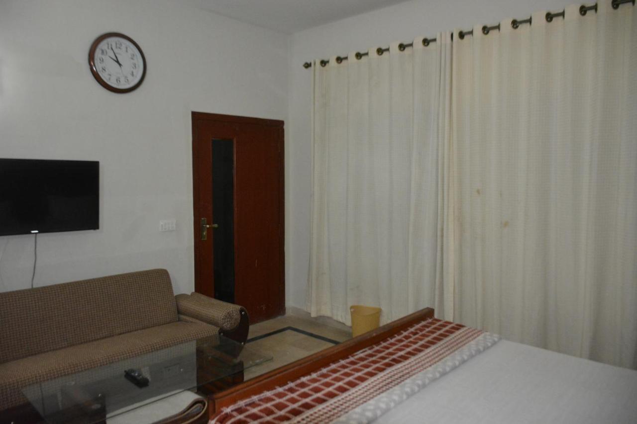 The Travelers Den Islamabad Exterior foto