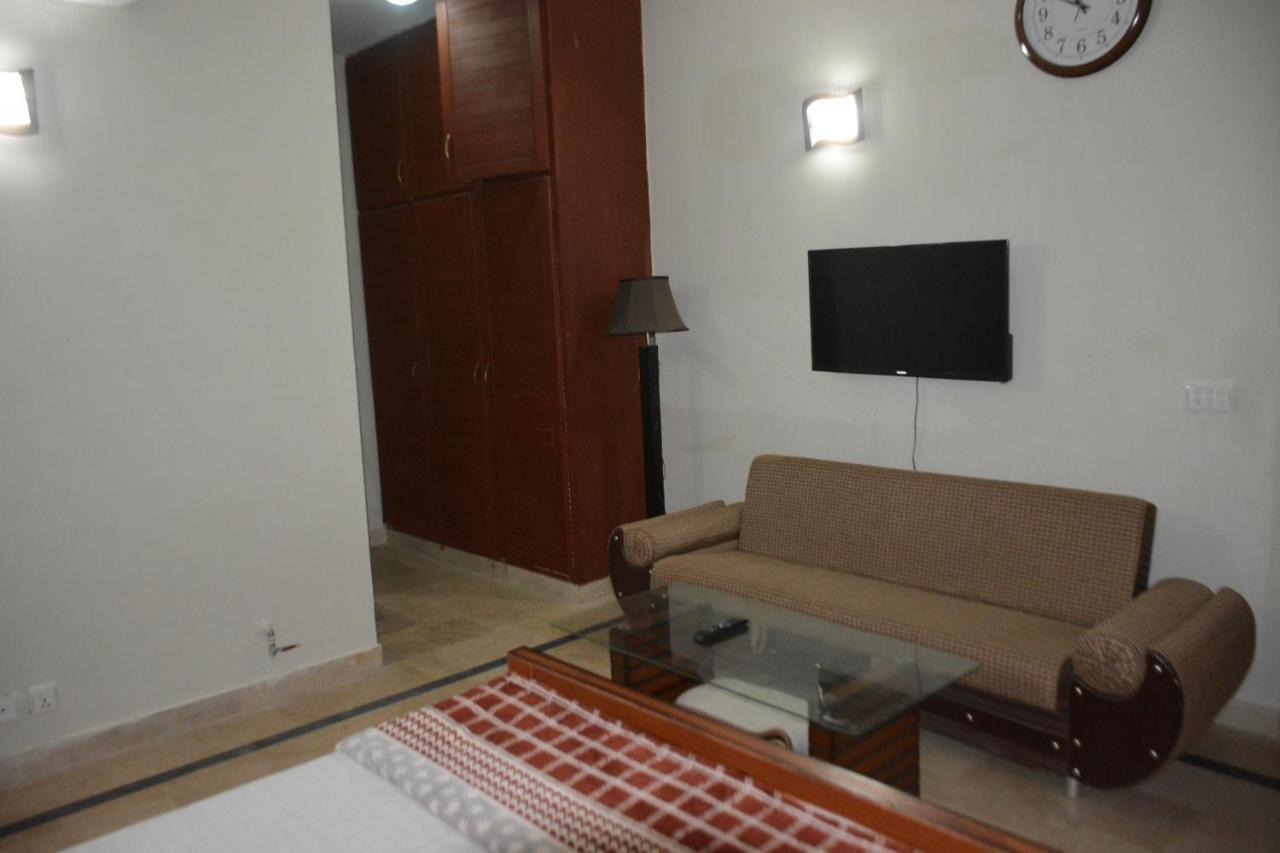 The Travelers Den Islamabad Exterior foto