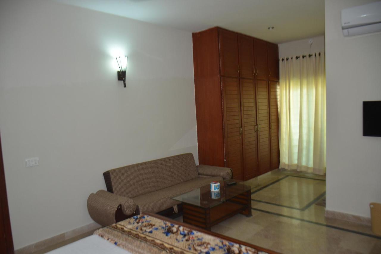 The Travelers Den Islamabad Exterior foto